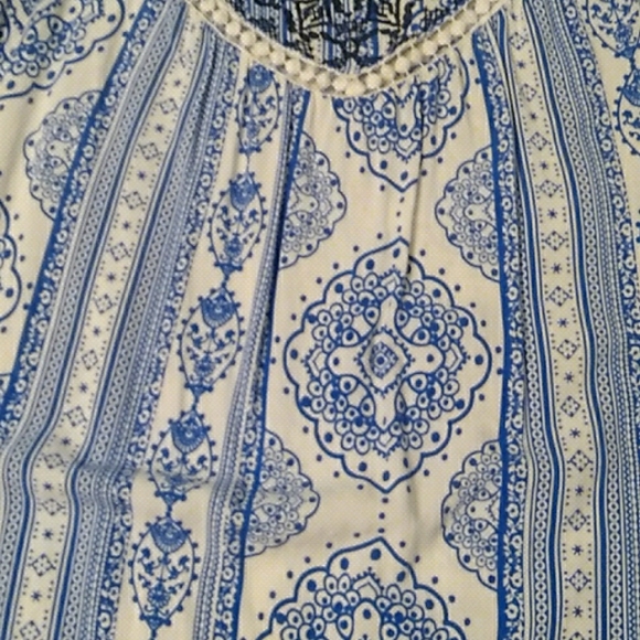 Blue and white cold shoulder top - Picture 3 of 5